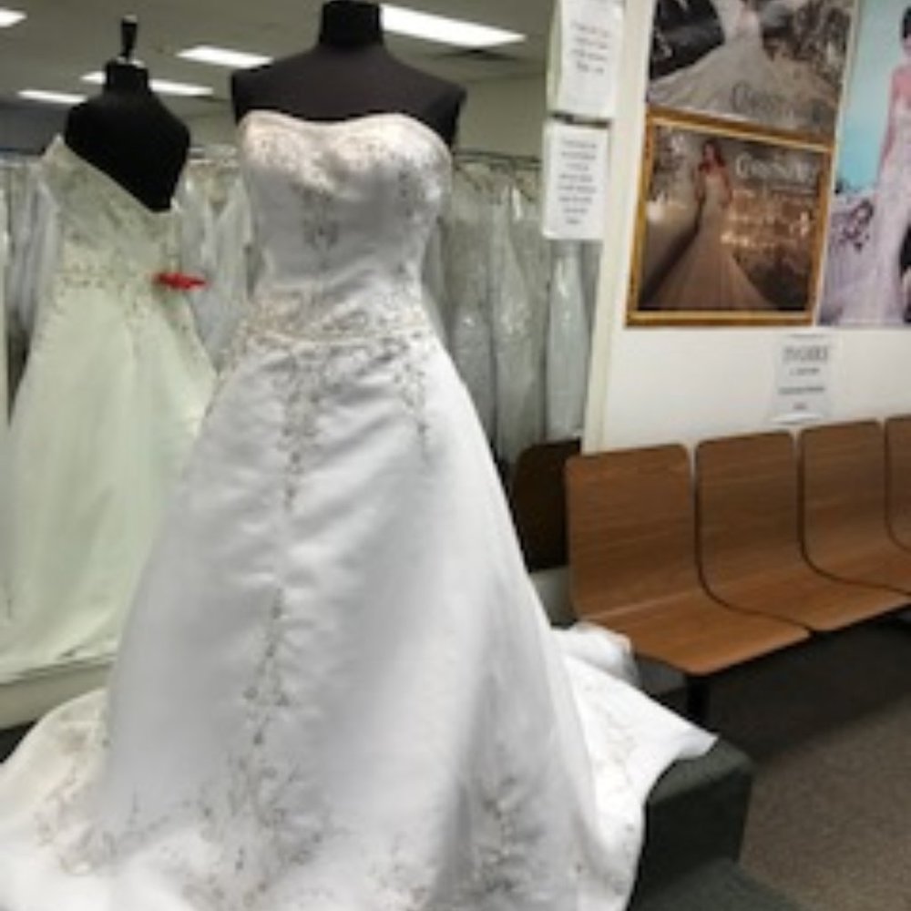 Moonlight H9592Bridal's Wedding Gown